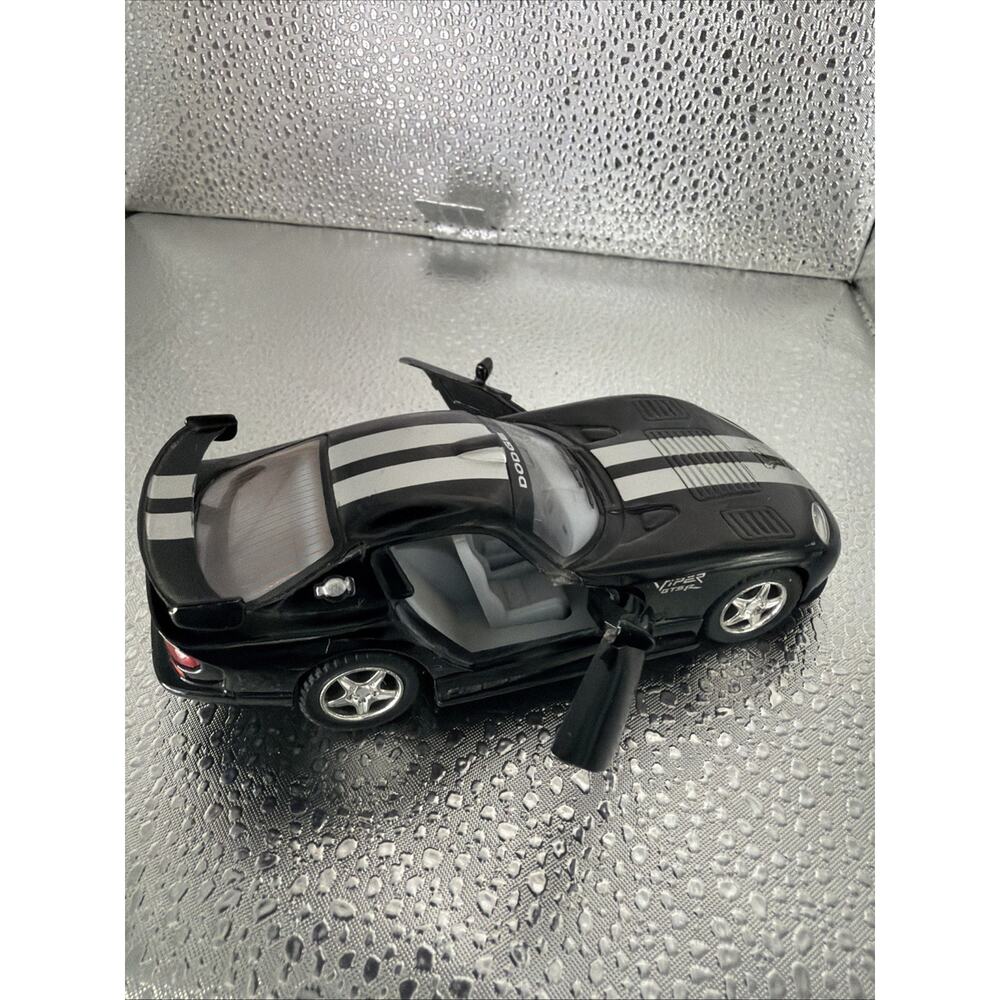 KINSMART Dodge Viper GTS-R W/ Pull Back Black w/ White Stripes 1:36